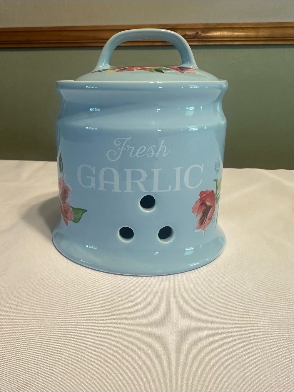 The Pioneer Woman Light Blue Floral 'Fresh Garlic' Ceramic Garlic Keeper
